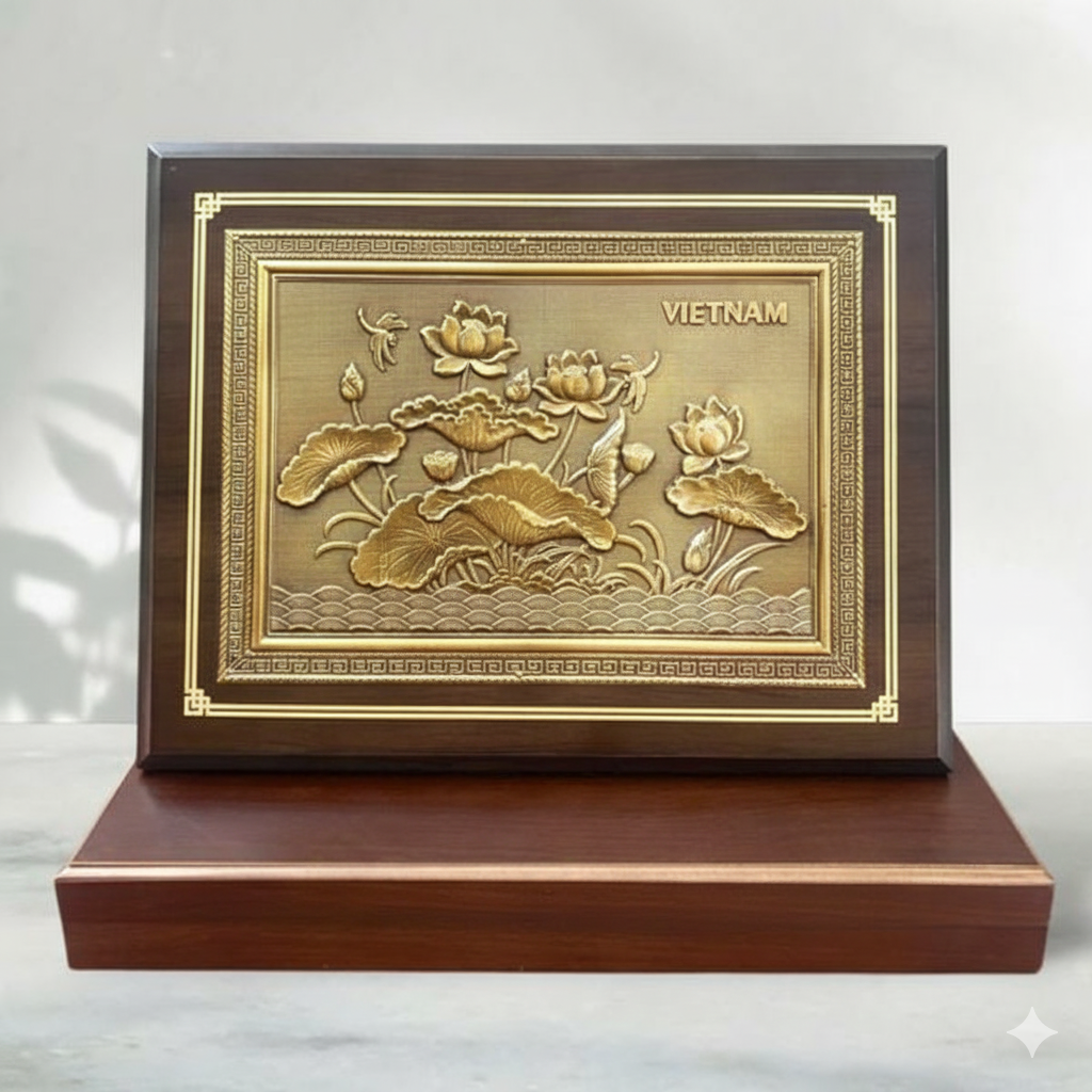 Tranh Hộp Quà Tặng Hoa Sen Bằng Đồng Vàng, Đồng Đỏ Khổ Ngang Kt 34cm x 26cm