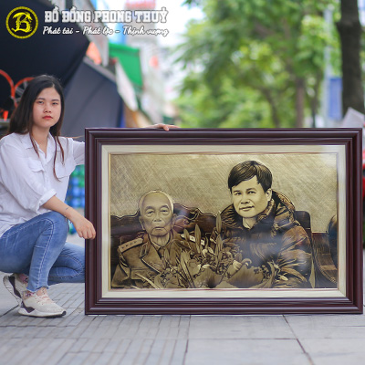 Tranh Chụp Kỷ Niệm Với Bác Giáp Khắc Đồng Khổ 1m21 x 81cm