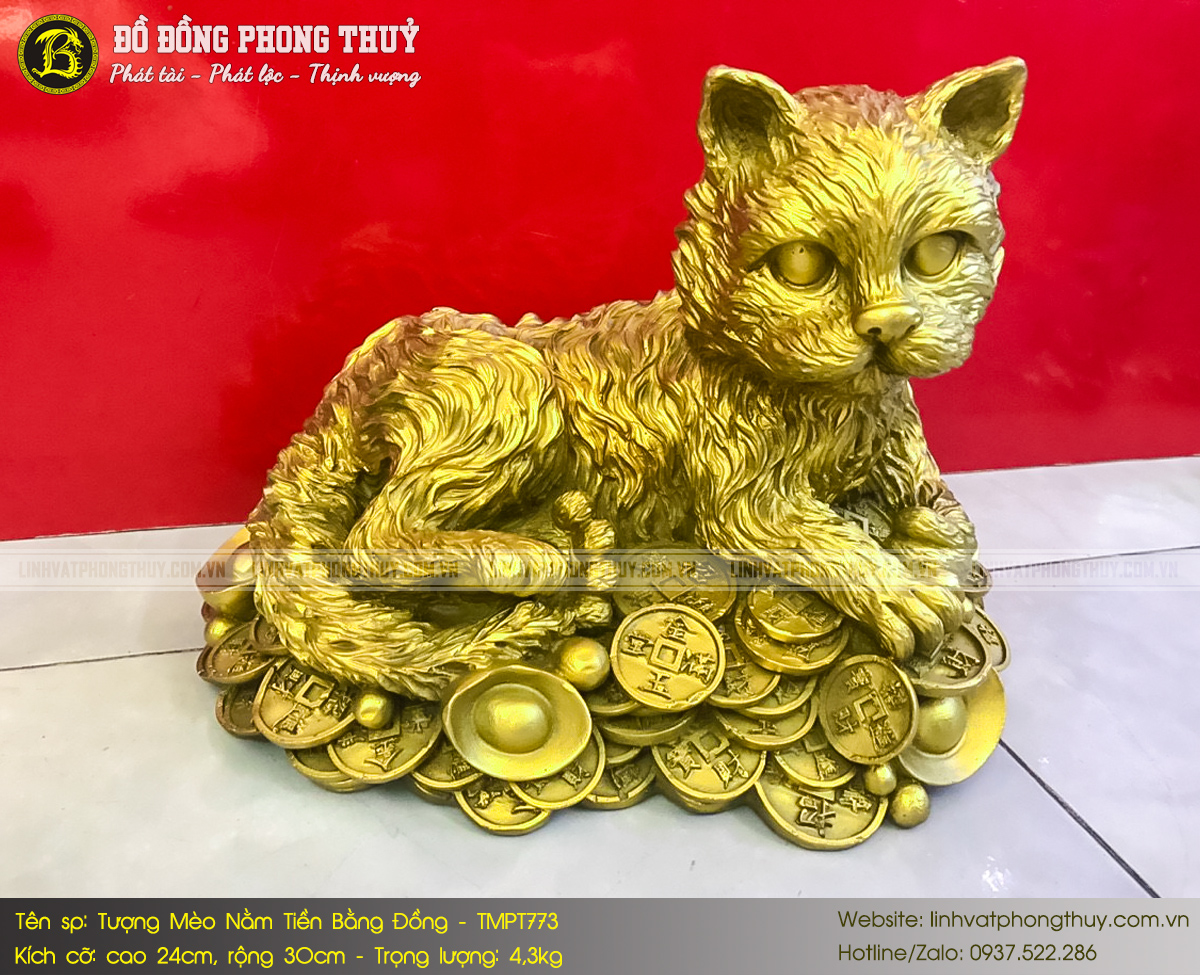 tượng mèo nằm trên tiền bằng đồng cao 24cm