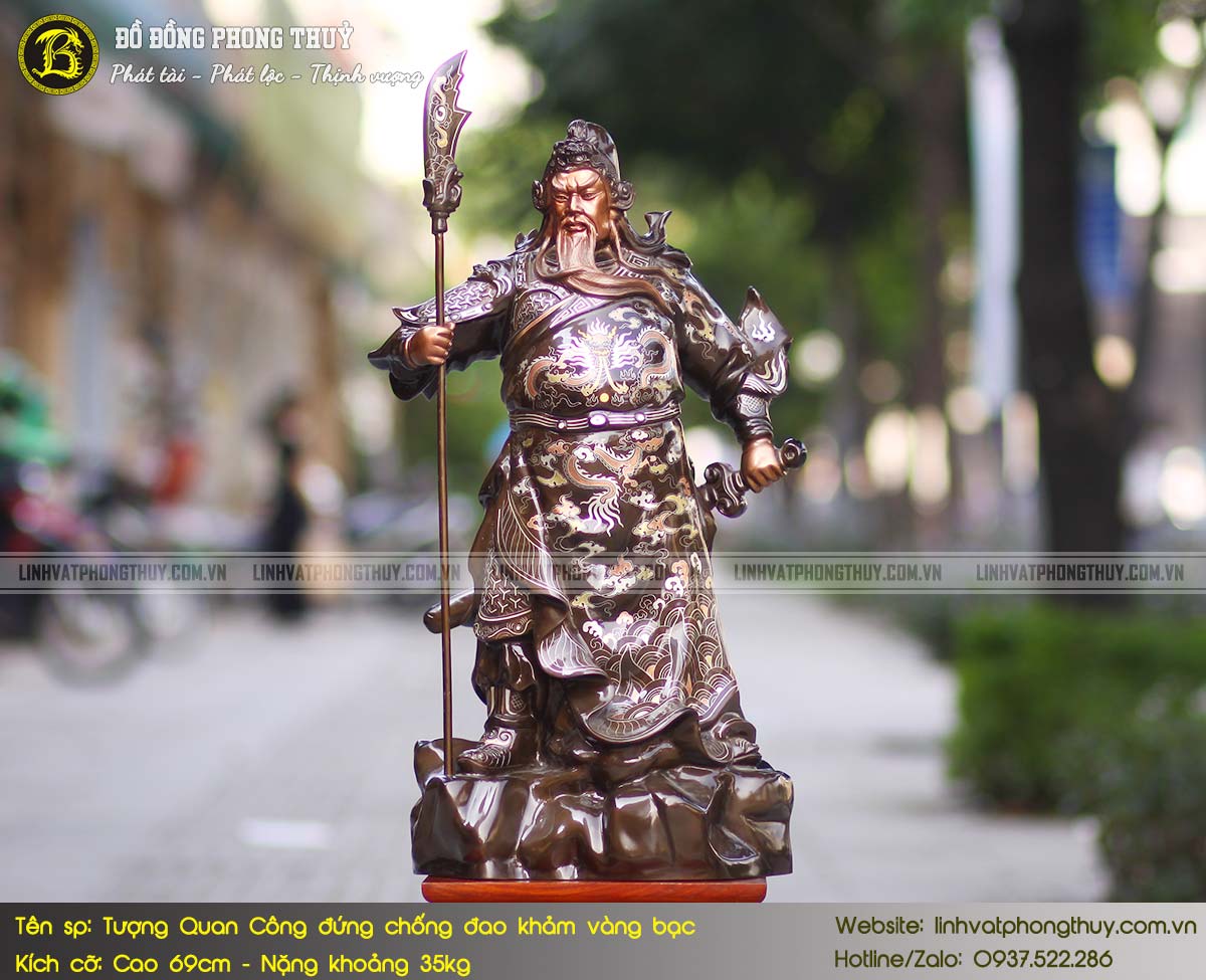tượng Quan Công đứng chống đao bằng đồng khảm vàng bạc cao 69cm