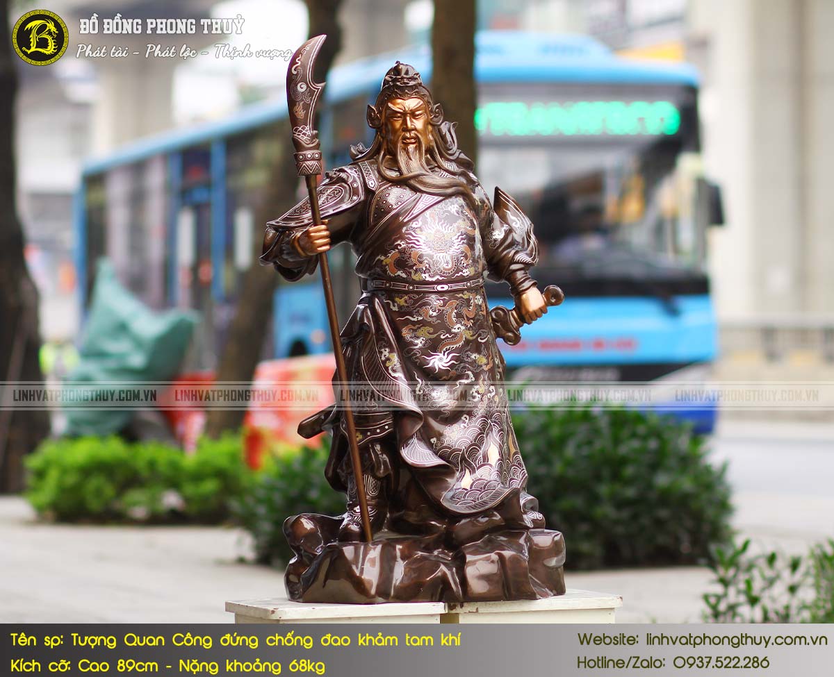tượng Quan Công đứng chống đao bằng đồng khảm tam khí cao 89cm